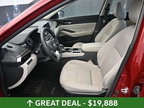 Used 2025 Nissan Altima 2.5 SV FWD image 15