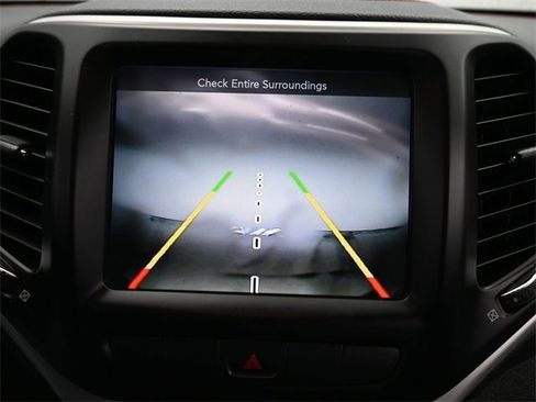 Used 2015 Jeep Cherokee Trailhawk w/ Comfort/Convenience Group image 22