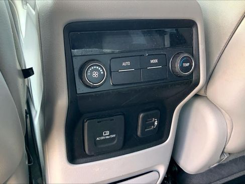 Used 2018 GMC Acadia SLT FWD image 30