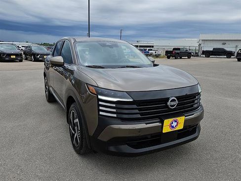 Used 2025 Nissan Kicks SV FWD image 7