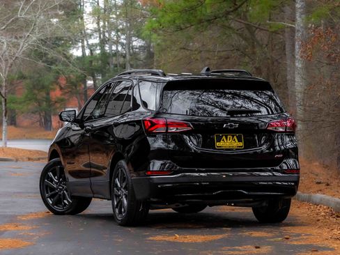 Used 2023 Chevrolet Equinox RS image 3