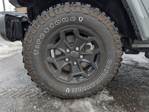 Used 2022 Jeep Gladiator Sport image 9