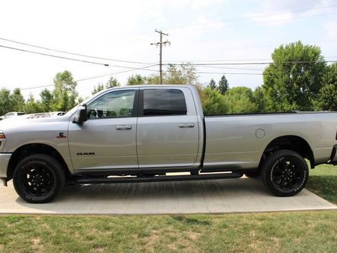 Used 2025 RAM 2500 Laramie AWD/4WD image 34