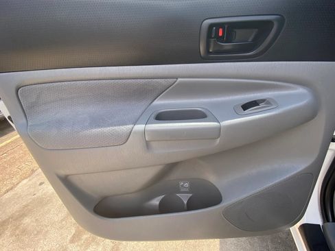 Used 2011 Toyota Tacoma PreRunner w/ SR5 Pkg #2 RWD image 19