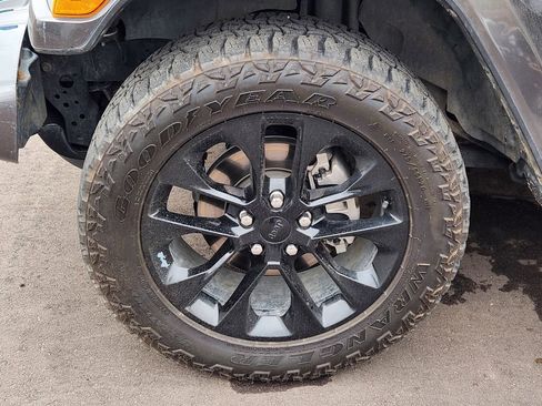 Used 2021 Jeep Wrangler Unlimited Sahara AWD/4WD image 6