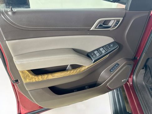 Used 2019 GMC Yukon Denali w/ Denali Ultimate Package AWD/4WD image 11