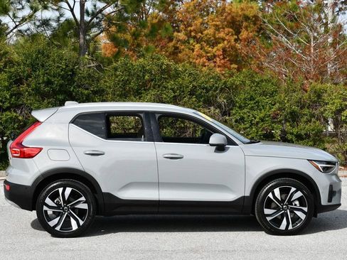 Used 2025 Volvo XC40 B5 Ultra image 32