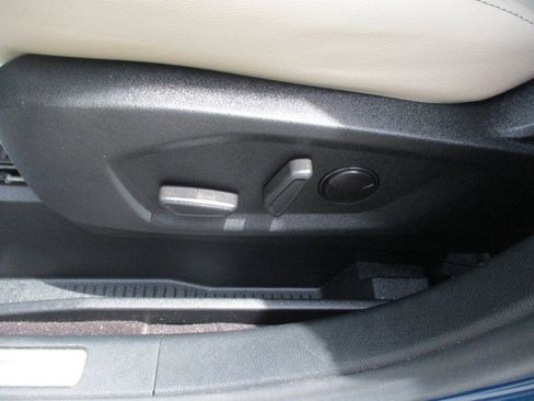 Used 2020 Ford Edge Titanium w/ Equipment Group 301A FWD image 11