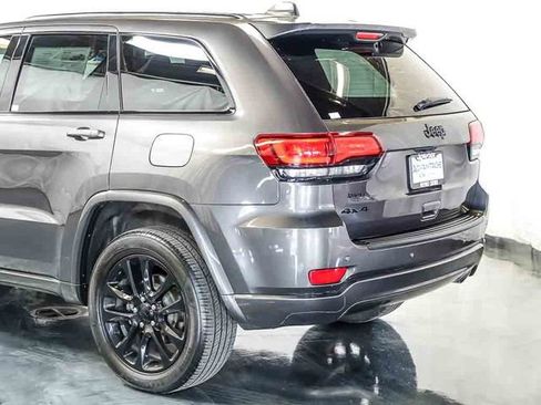 Used 2020 Jeep Grand Cherokee Altitude AWD/4WD image 10