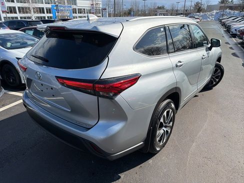 Used 2022 Toyota Highlander XLE image 6