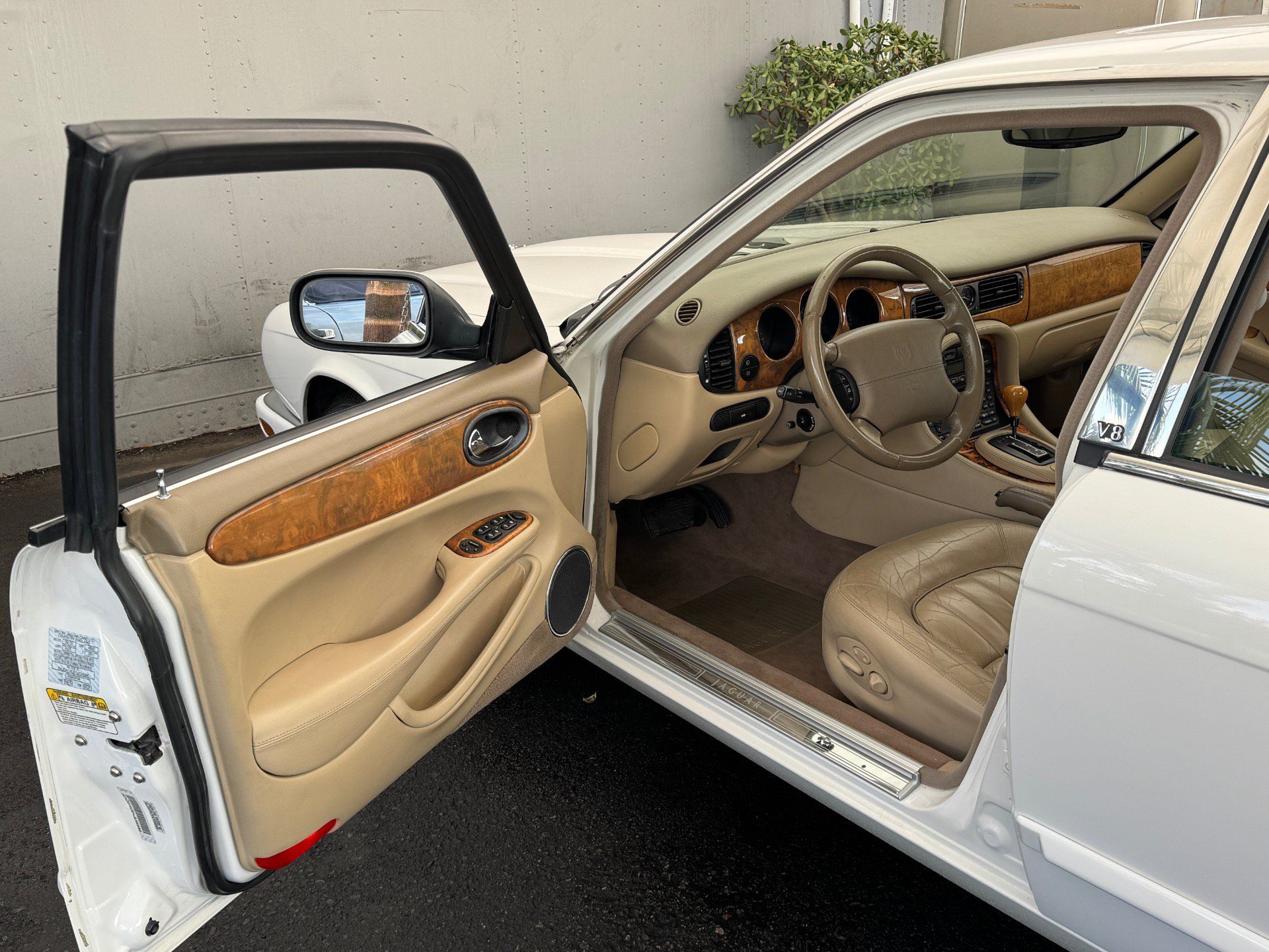 Used 2001 Jaguar XJ8 RWD image 42