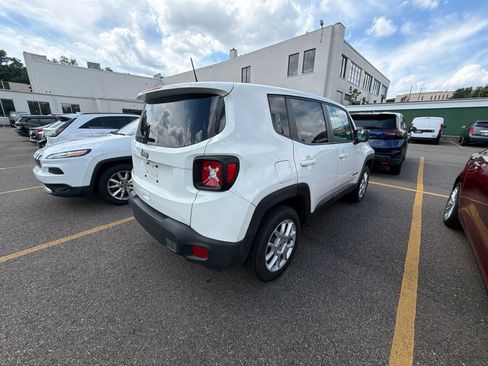Used 2023 Jeep Renegade Latitude AWD/4WD image 6