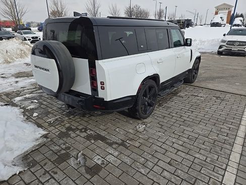 Used 2024 Land Rover Defender 130 X-Dynamic SE image 5