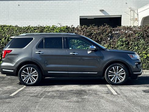 Used 2018 Ford Explorer Platinum image 3