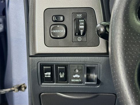 Used 2005 Toyota Matrix XR FWD image 10