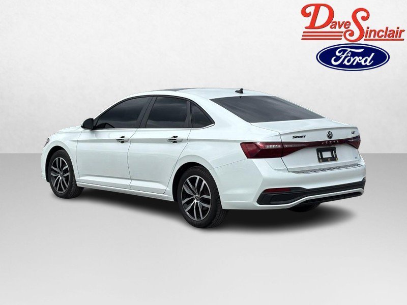 Used 2025 Volkswagen Jetta SE w/ Sunroof Package FWD image 9