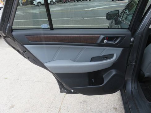 Used 2018 Subaru Outback 2.5i Limited AWD/4WD image 31