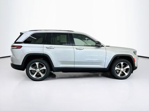 Used 2023 Jeep Grand Cherokee 4WD 4xe w/ Luxury Tech Group II image 10