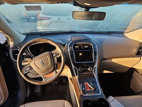 Used 2019 Lincoln Nautilus Select w/ Cargo Utility Package FWD image 8