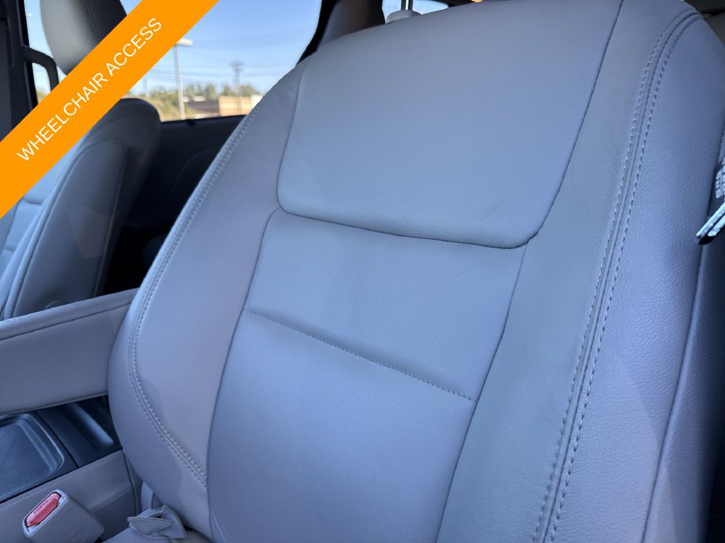 Used 2017 Toyota Sienna XLE Premium FWD image 9