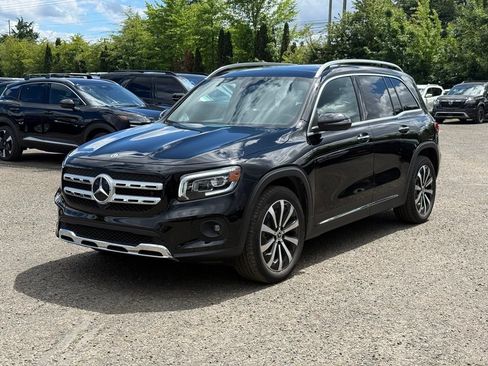 Used 2023 Mercedes-Benz GLB 250 4MATIC image 2