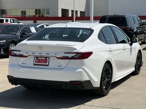 Used 2026 Toyota Camry SE FWD image 4