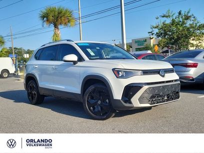 Used 2025 Volkswagen Taos SE w/ Black Wheel Package