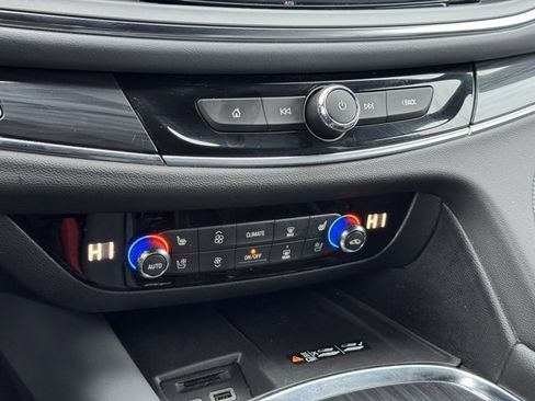 Used 2024 Buick Enclave Premium image 35