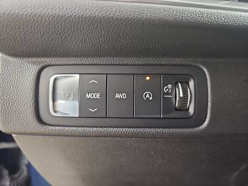 Used 2025 Chevrolet Traverse LT w/ Driver Confidence Package AWD/4WD image 32