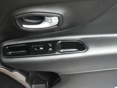 Used 2023 Jeep Renegade Latitude AWD/4WD image 23