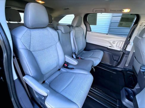 Used 2024 Toyota Sienna LE image 18