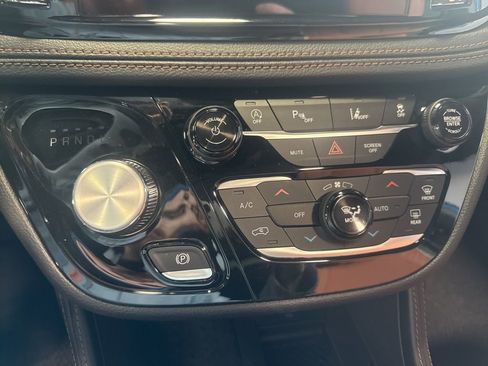 New 2026 Chrysler Pacifica Pinnacle image 25