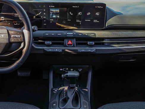 Certified 2025 Kia K4 EX image 11