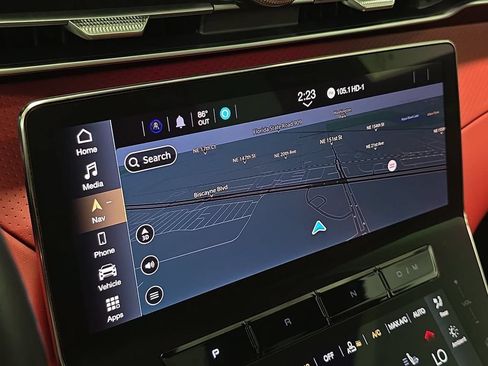 Used 2023 Maserati Grecale Modena AWD/4WD image 17