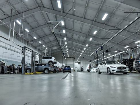 Certified 2025 Volkswagen Tiguan SE image 33