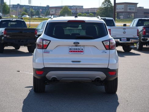 Used 2018 Ford Escape SE w/ SE Sync 3 Package AWD/4WD image 4
