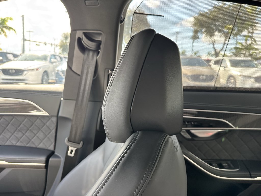 Used 2025 Audi S8 w/ Executive Package AWD/4WD image 16