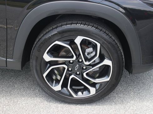 Used 2025 Chevrolet Trax RS w/ Sunroof Package FWD image 27