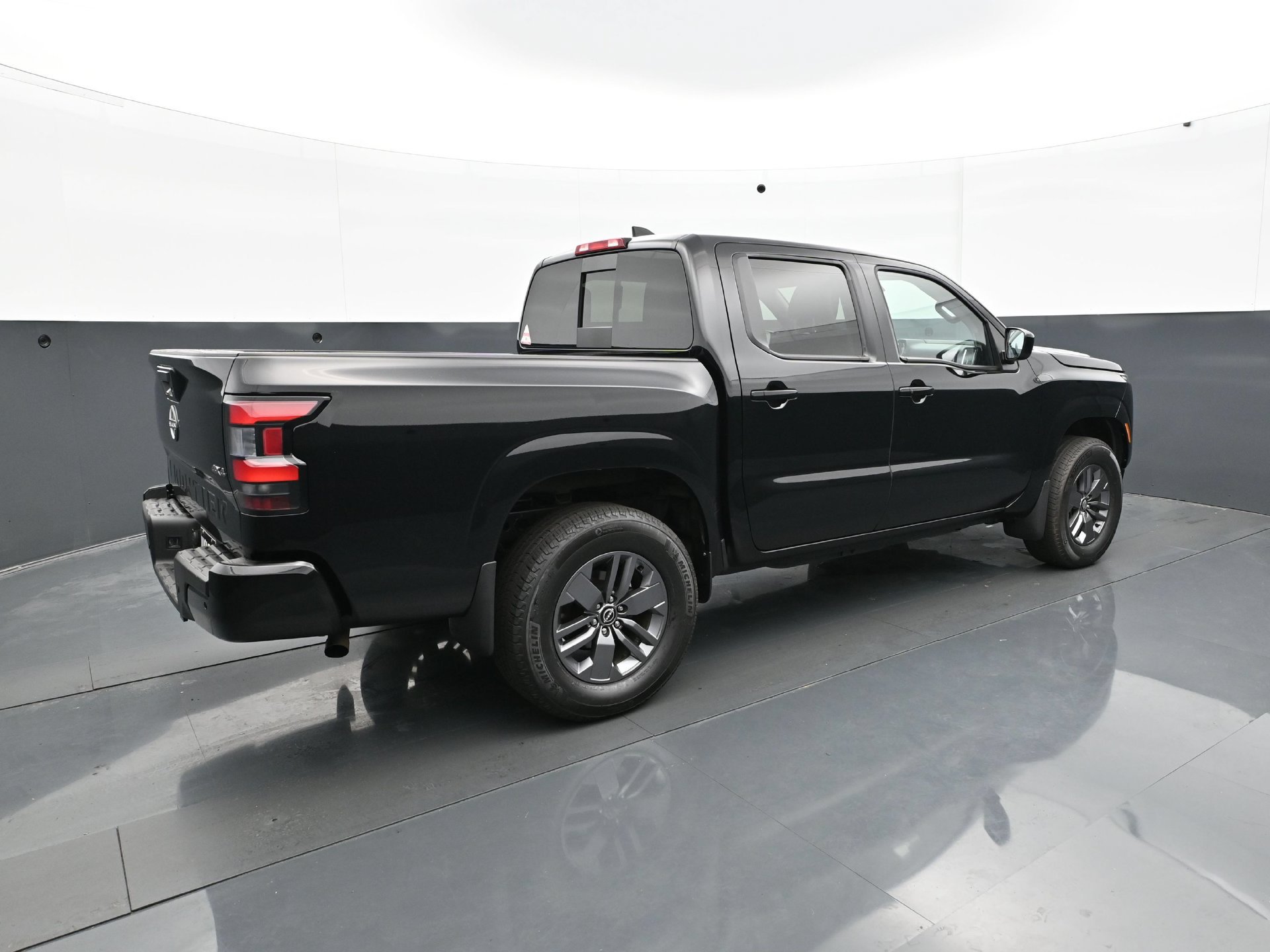Used 2025 Nissan Frontier SV w/ SV Convenience Package AWD/4WD image 7
