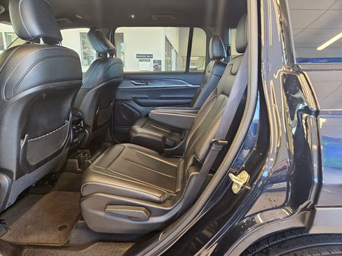 Used 2024 Jeep Grand Cherokee L Limited w/ Black Appearance Package image 26