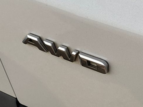 Used 2018 Cadillac XT5 Platinum w/ Driver Assist Package image 35