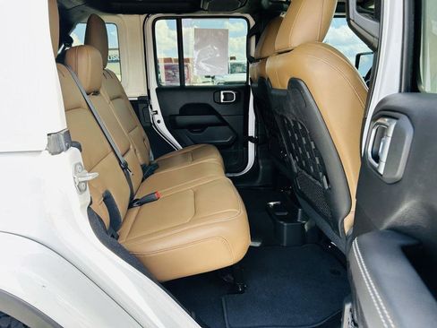 Used 2021 Jeep Wrangler Unlimited Rubicon w/ Uconnect 4C Nav & Sound Group image 27