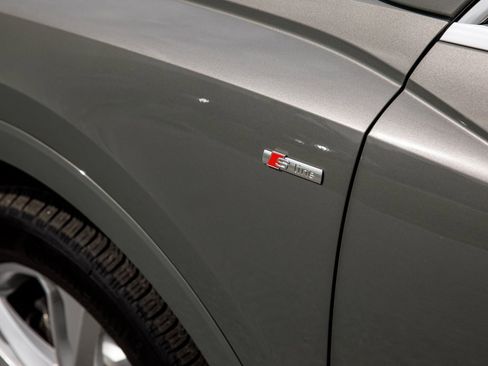 Used 2020 Audi Q3 2.0T Premium w/ Convenience Package image 18