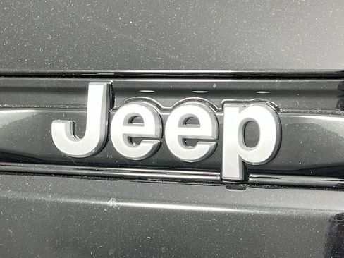 New 2025 Jeep Grand Cherokee Summit image 36