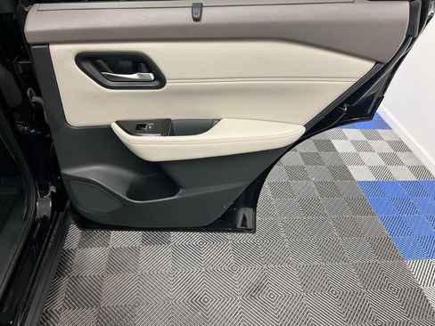 Used 2023 Nissan Rogue SL w/ SL Premium Package image 17