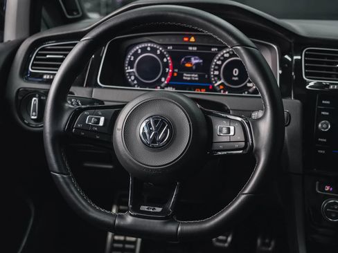 Used 2018 Volkswagen Golf R 4-Door image 45