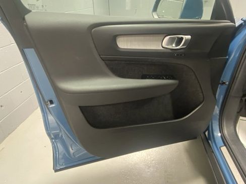 Certified 2025 Volvo XC40 B5 Core image 7