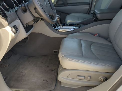 Used 2017 Buick Enclave Leather image 11