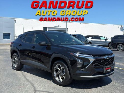 Used 2025 Chevrolet Trax LT w/ LT Convenience Package FWD image 1