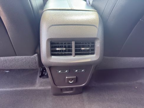 Certified 2024 Chevrolet Equinox Premier FWD image 32